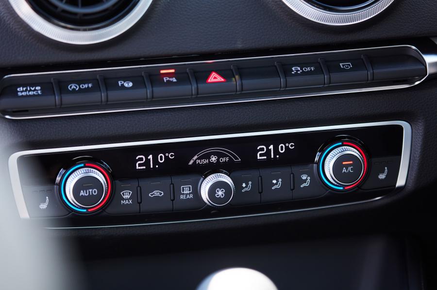 Детали интерьера Audi S3 Sedan (8V) 2016 года  (AU) (фото 34 из 36)